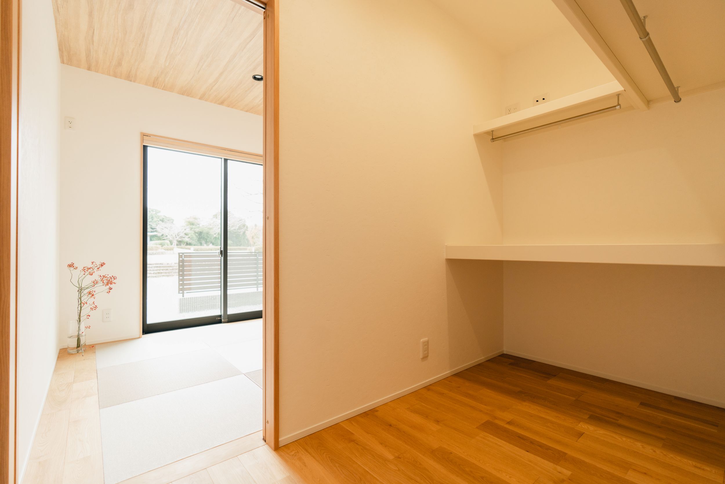 家の中心に配置することで、水まわりからもリビングからも使える便利なファミクロになりました