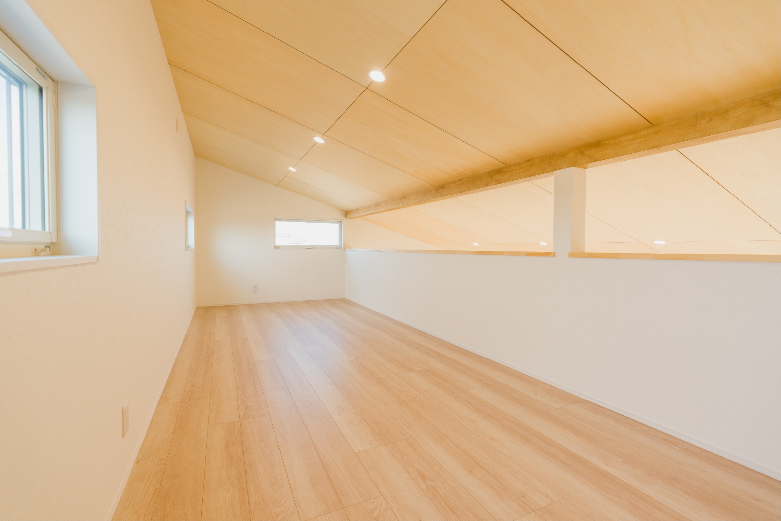 リビングの上にある10帖のロフト、奥様のアトリエとして活用されるそう